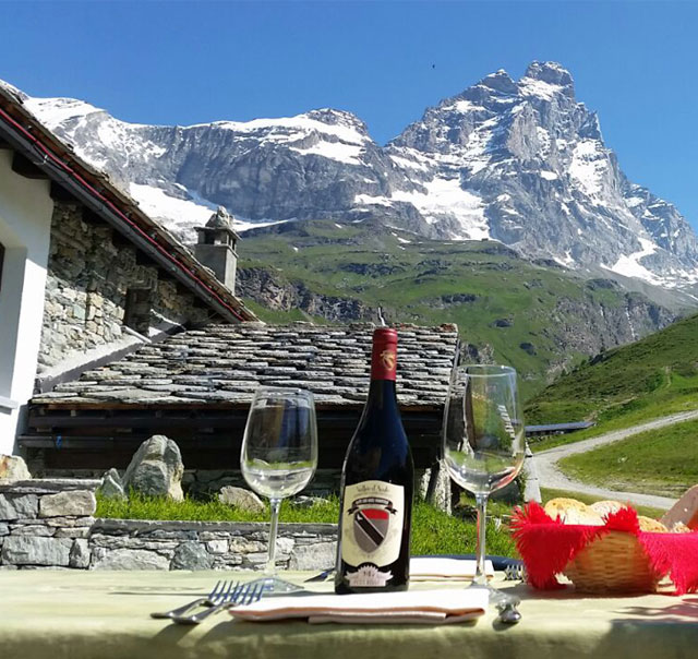 Outdoor meal with Matterhorn view